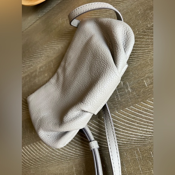 Marc Jacobs Classic Crossbody Pebble Grey - Picture 4 of 5